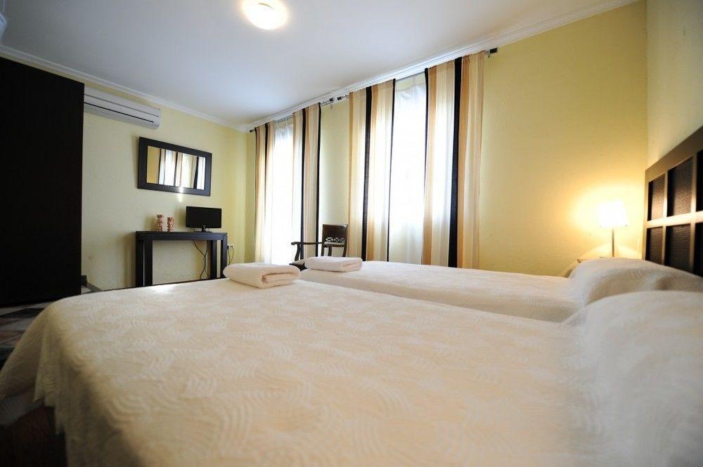 Hotel Montearoma Valverde del Camino Bagian luar foto