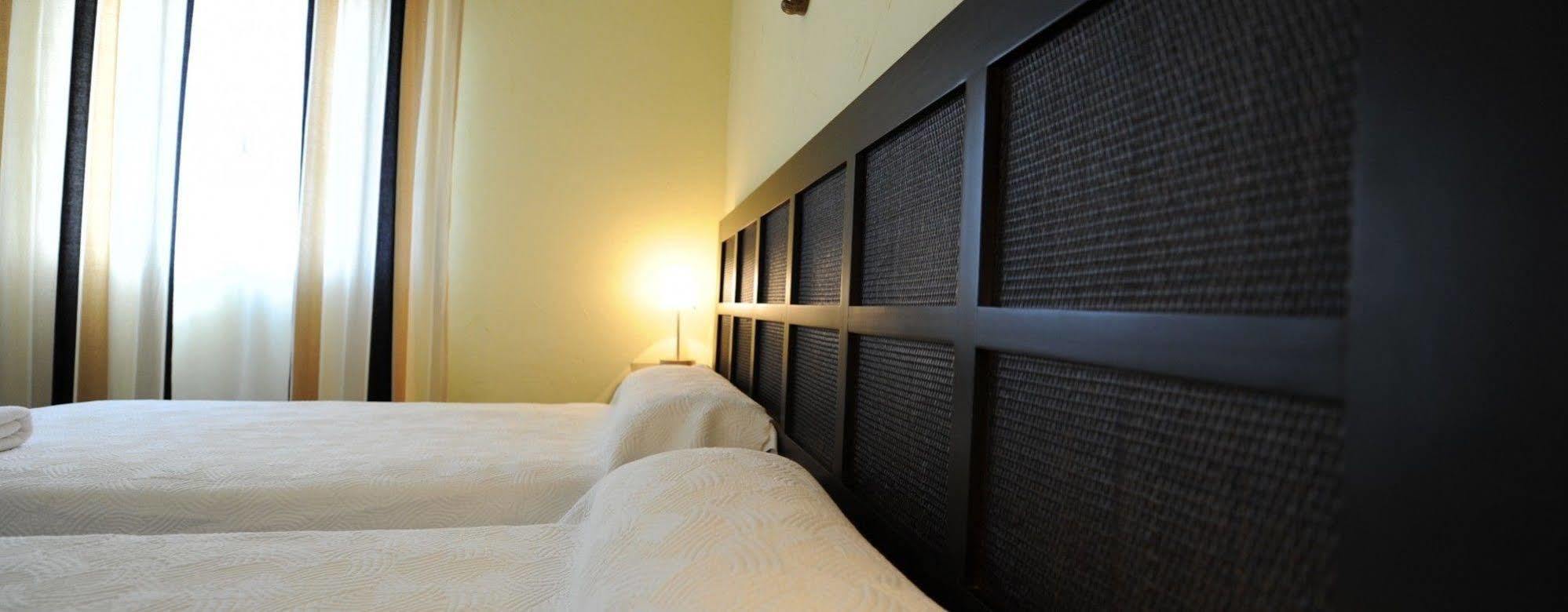 Hotel Montearoma Valverde del Camino Bagian luar foto