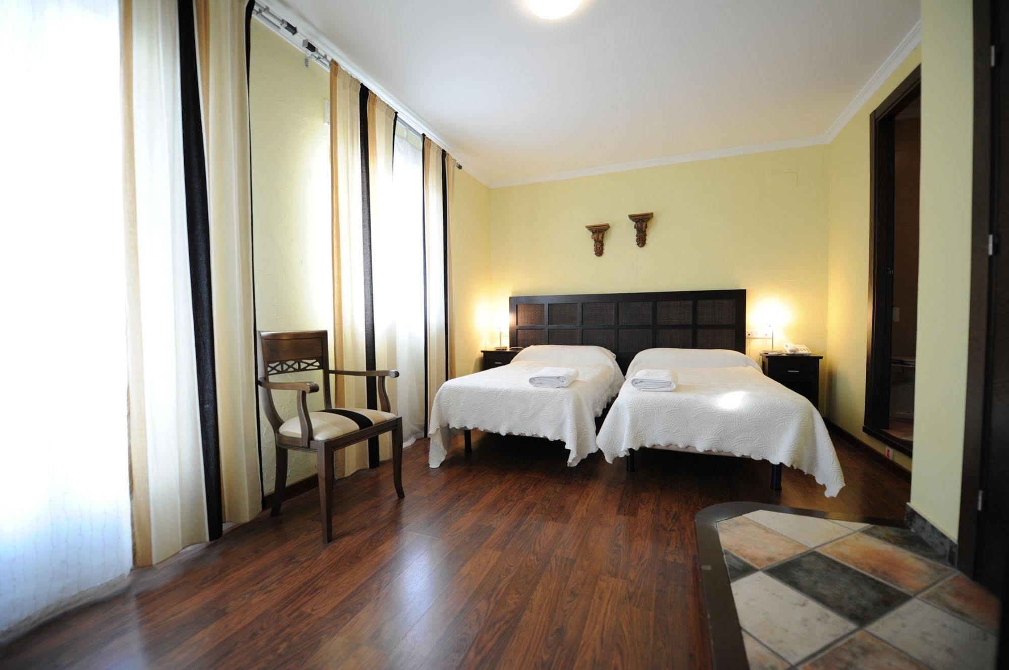 Hotel Montearoma Valverde del Camino Bagian luar foto